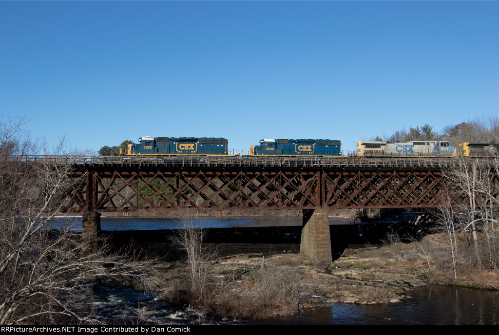 CSXT 8822 Leads M427 over the Salmon Falls River